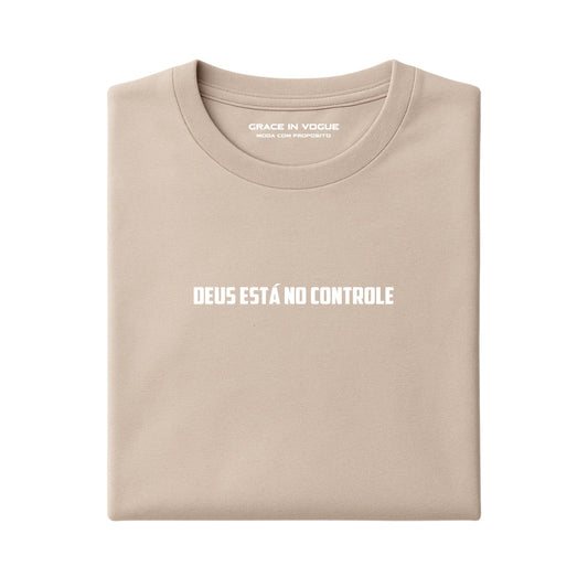 Camiseta Masculina Deus está no Controle