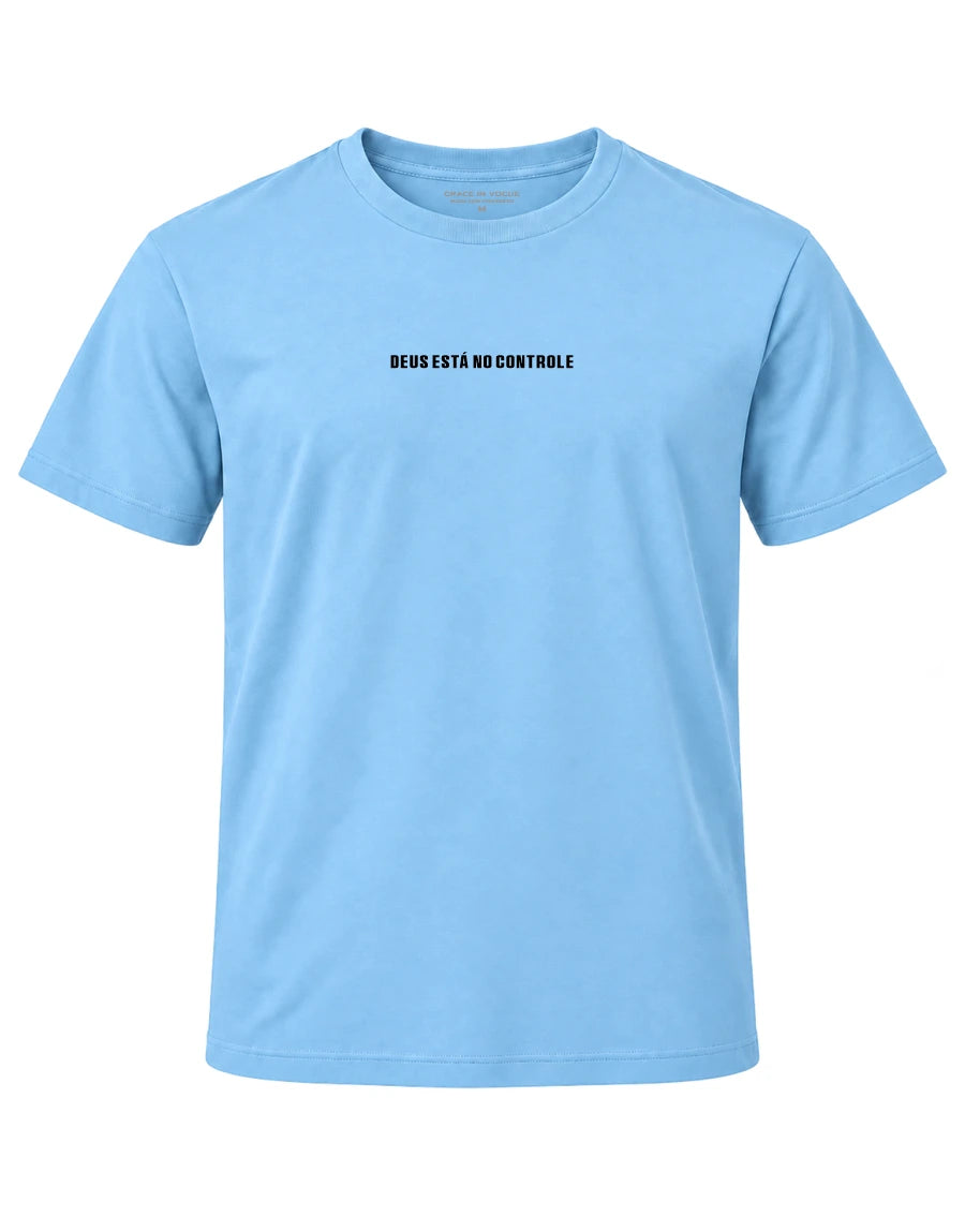 Camiseta Masculina Deus está no Controle