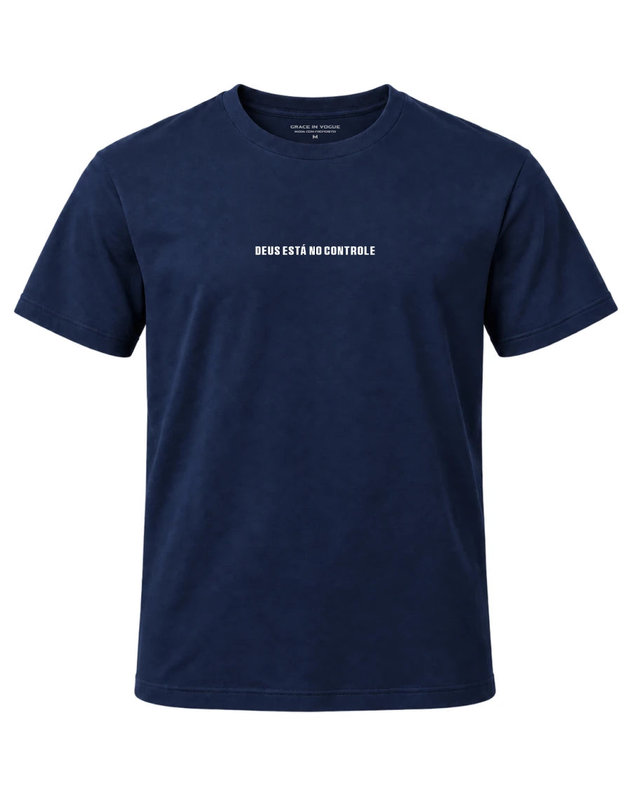 Camiseta Masculina Deus está no Controle