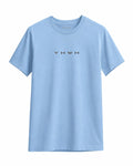 Camiseta Yhwh masculina azul bebe com estampa minimalista — Grace in Vogue