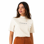 Camiseta gospel feminina Yhwh gola alta — estilo minimalista para o dia a dia